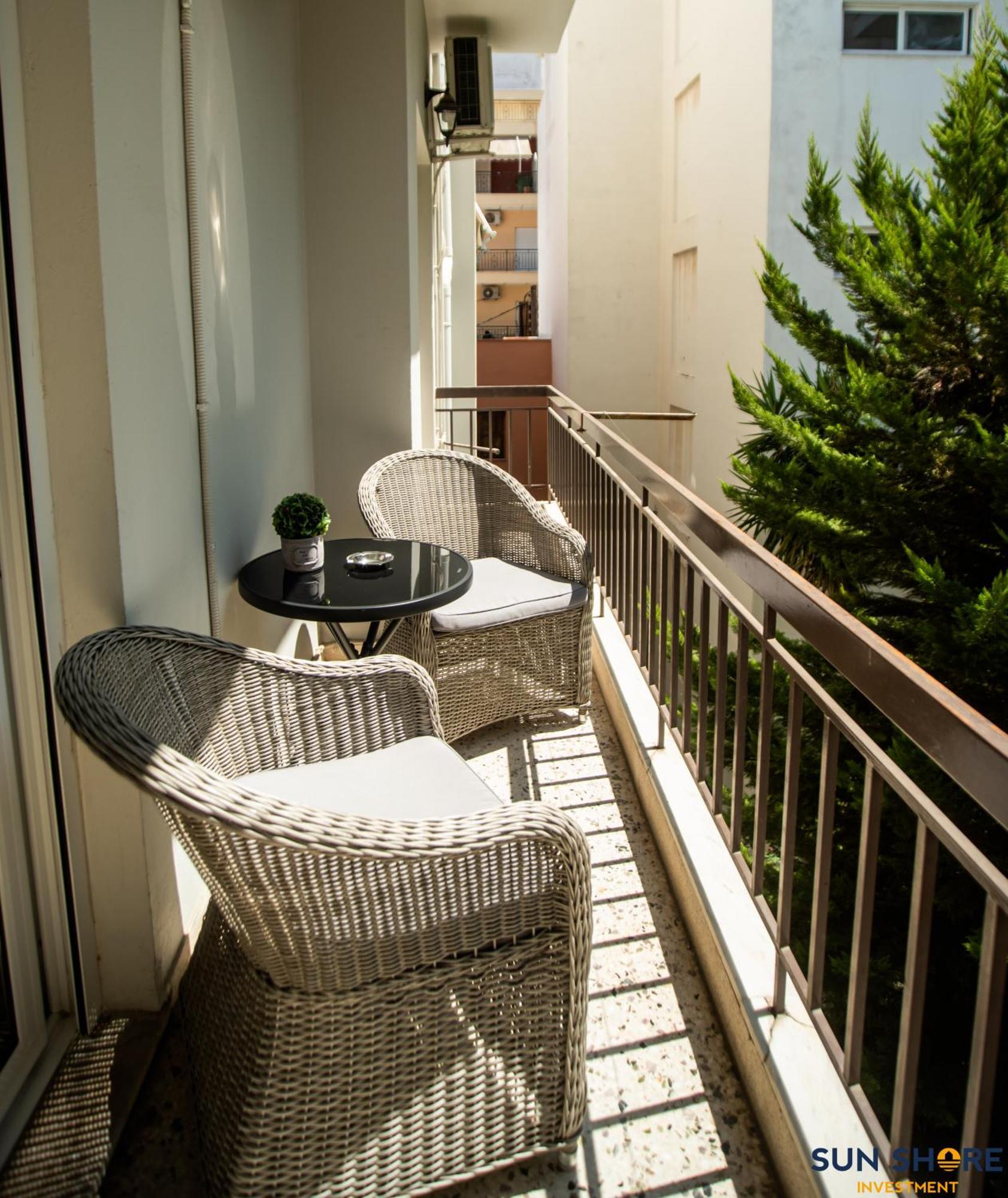 Explore Greece From Comfortable City Centre Apartment Chalkís Kültér fotó
